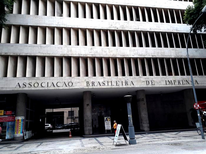 Fachada do prédio da Associação Brasileira de Imprensa, no Centro do Rio.