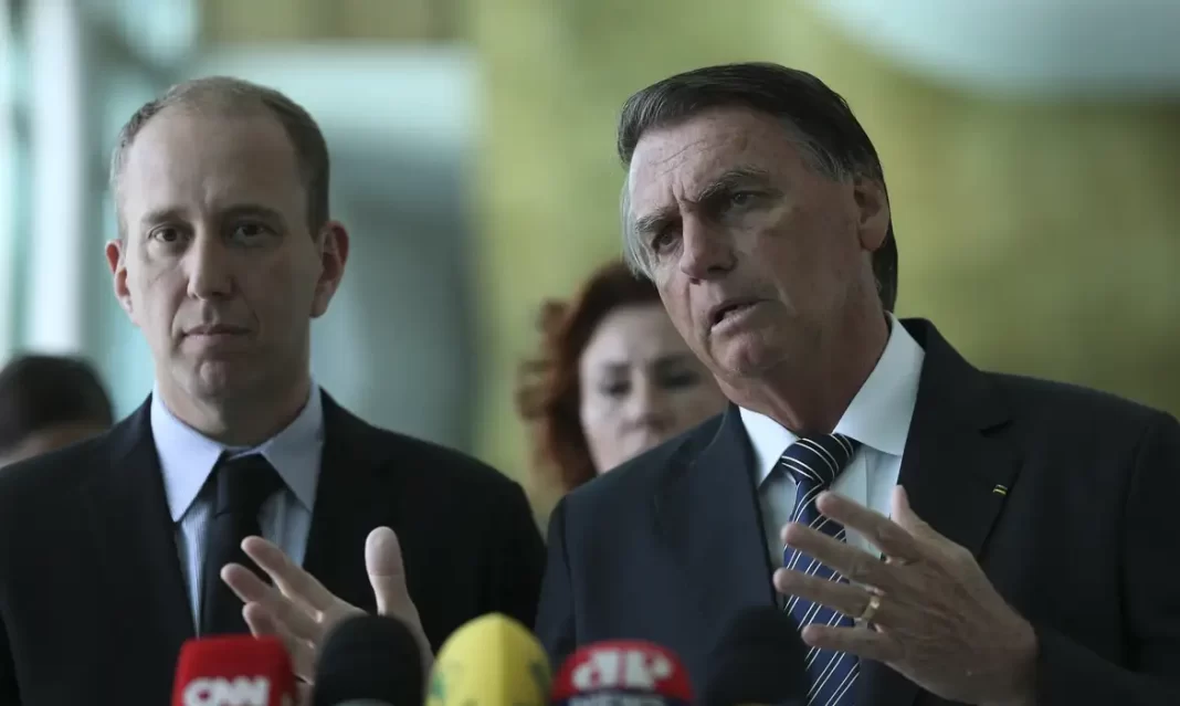 Prefeito de Sorocaba Rodrigo Manga presta apoio a campanha de reeleição de Bolsonaro em 2022, no Palácio do Planalto. Foto: José Cruz/Agência Brasil.
