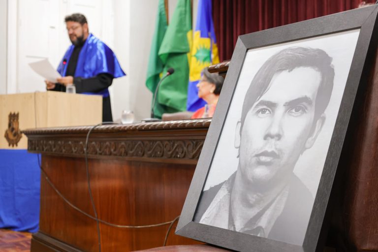 UFC realiza diplomação póstuma de estudante assassinado pela ditadura militar