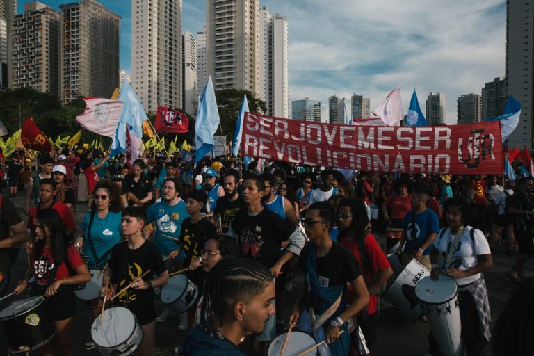 Direção imobilista tenta impedir oposição de entrar na plenária final do CONUNE