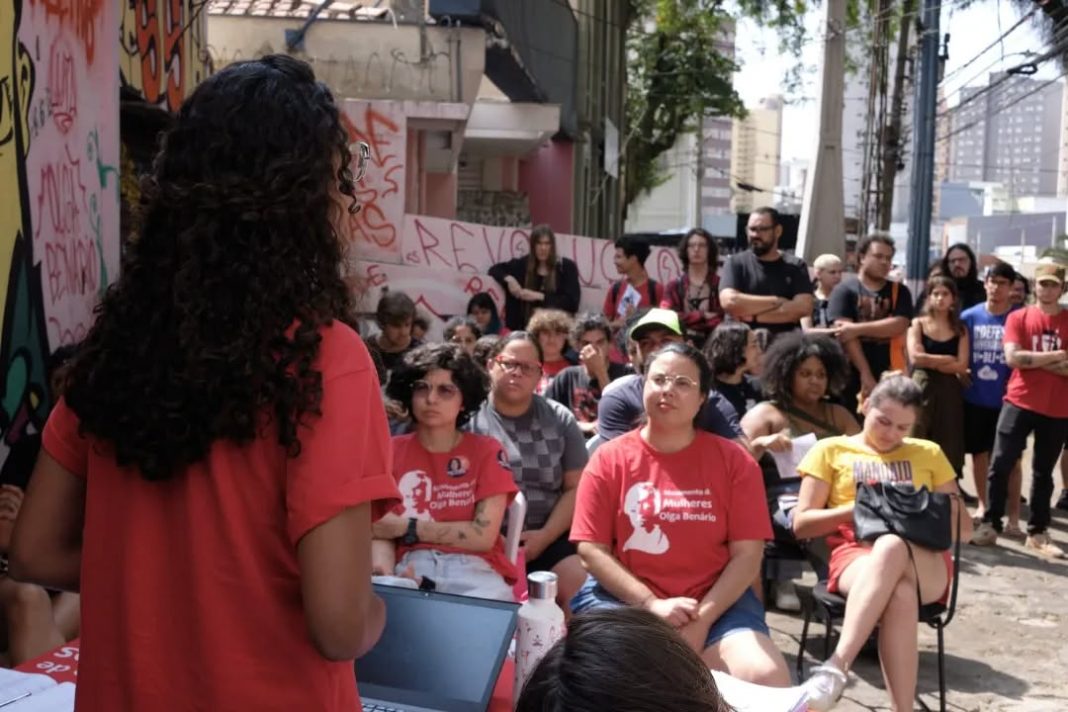 Reunião de mulheres para organizar lutas na ocupação Maria Lúcia Petit Vive!