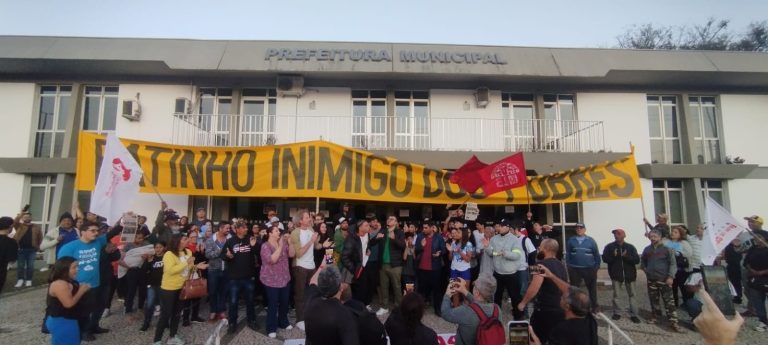 Moradores lutam contra despejo em Almirante Tamandaré (PR)