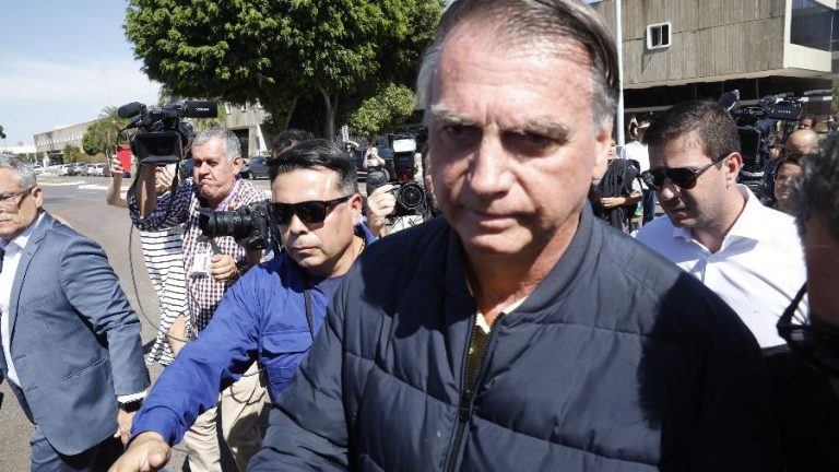 STF impõe medidas para impedir Bolsonaro de conspirar com Trump contra o Brasil