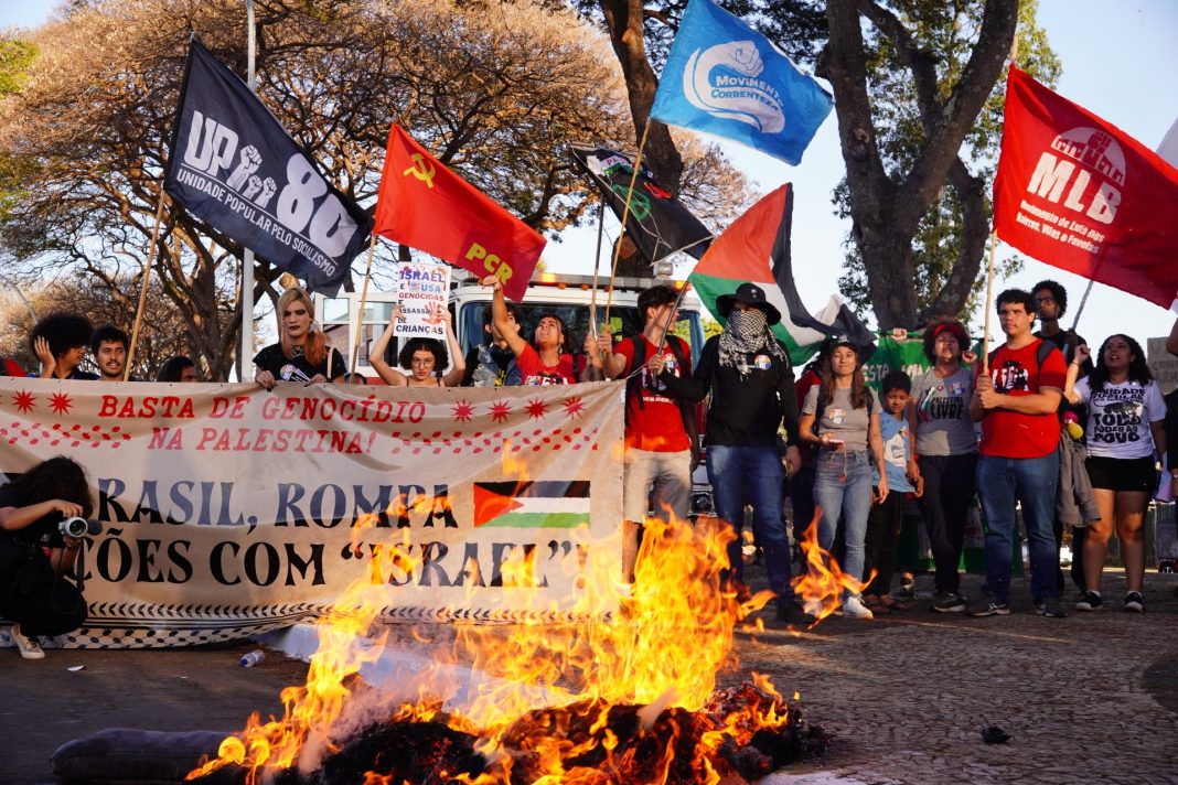 Ato pelo fim do genocídio na Palestina no DF. Foto: Donavan Sampaio (JAV/DF)