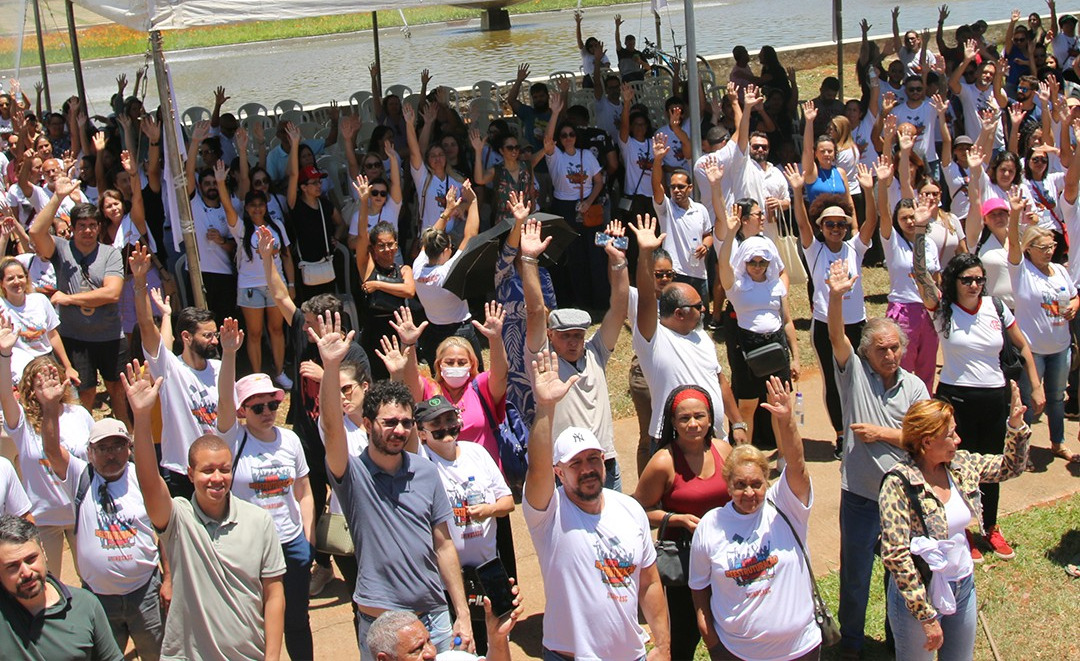 Ibaneis causa desastre nas carreiras da assistência social no DF. Foto: SINDSASC DF