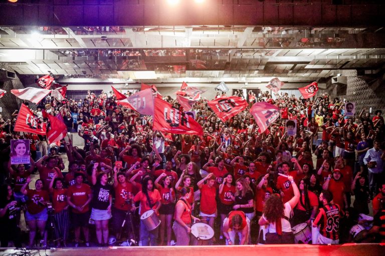UJR celebra 30 anos em ato político com centenas de militantes no RJ