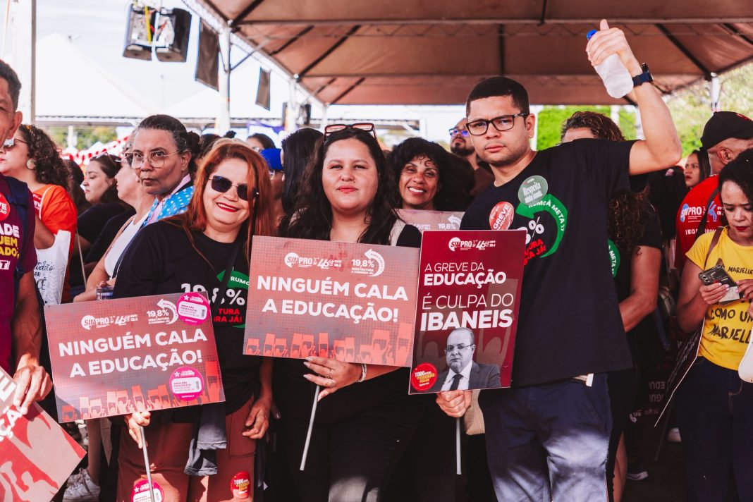 greve educação. Professores num dos atos da greve em Brasília. Foto: Donavan Sampaio (JAV/DF)