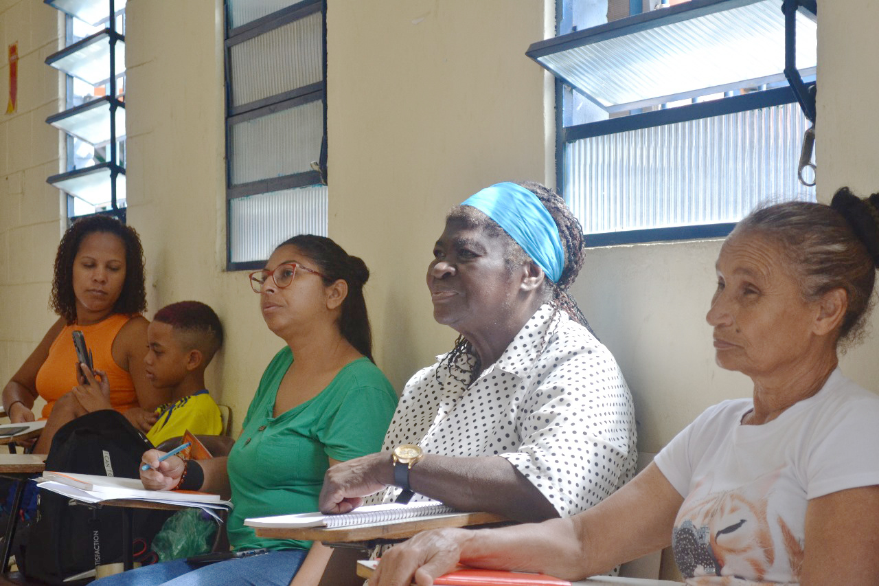 ELIANA SILVA MLB. Trabalhadoras voltam a estudar junto com o MLB. Foto: JAV/SP