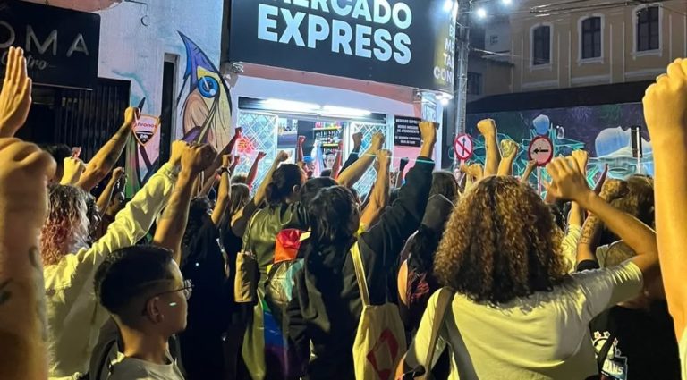 Luta popular garante retorno do Ambulatório Trans em Florianópolis