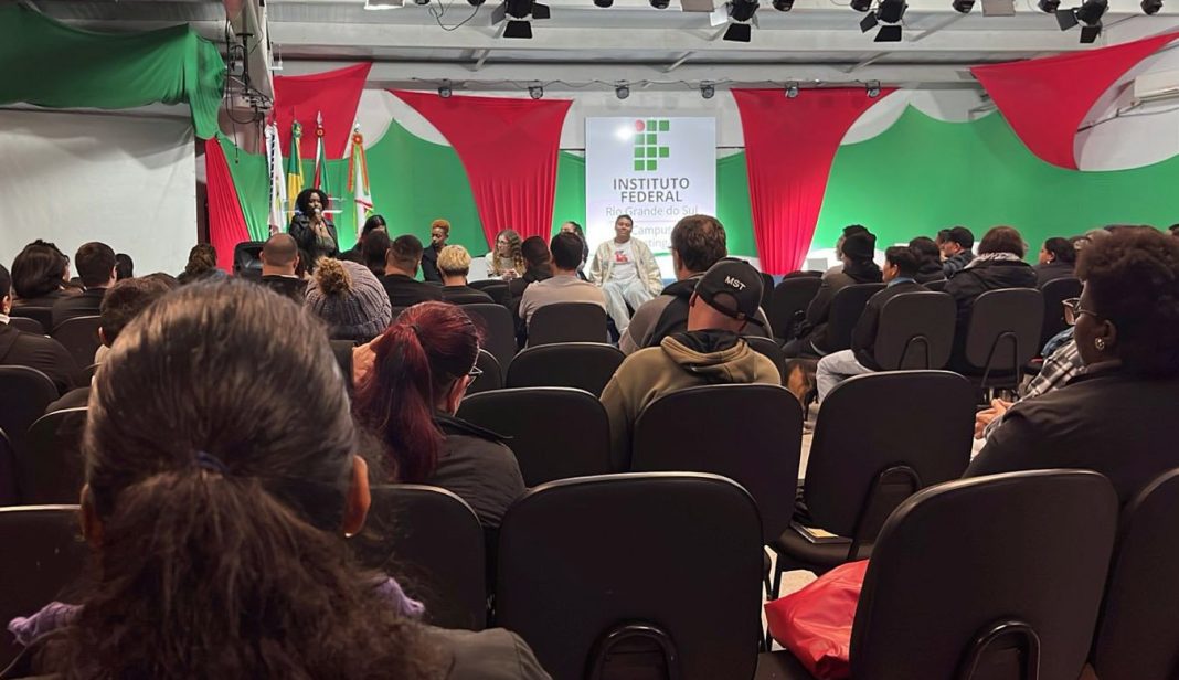 Greve no IFRS Restinga denuncia fome entre estudantes e cobra restaurante acadêmico. Foto: FENET