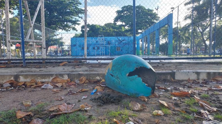 “Cadê a praça que estava aqui?”