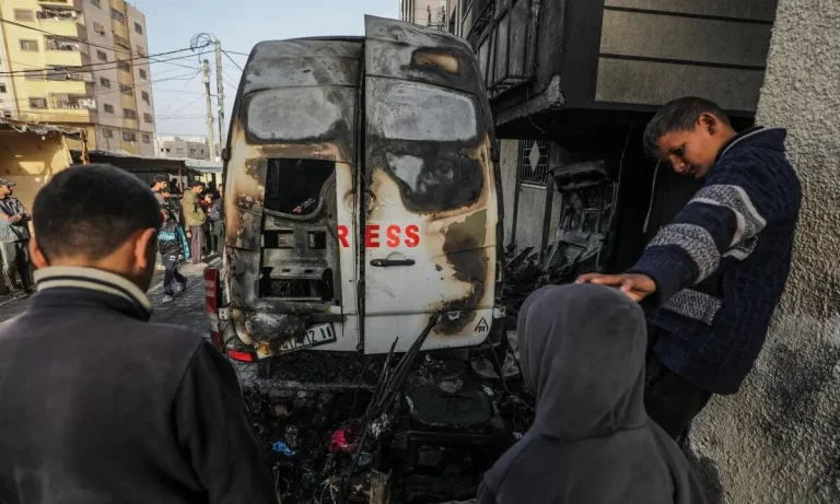 Mais de 100 jornalistas já foram mortos na Faixa de Gaza desde outubro de 2023.