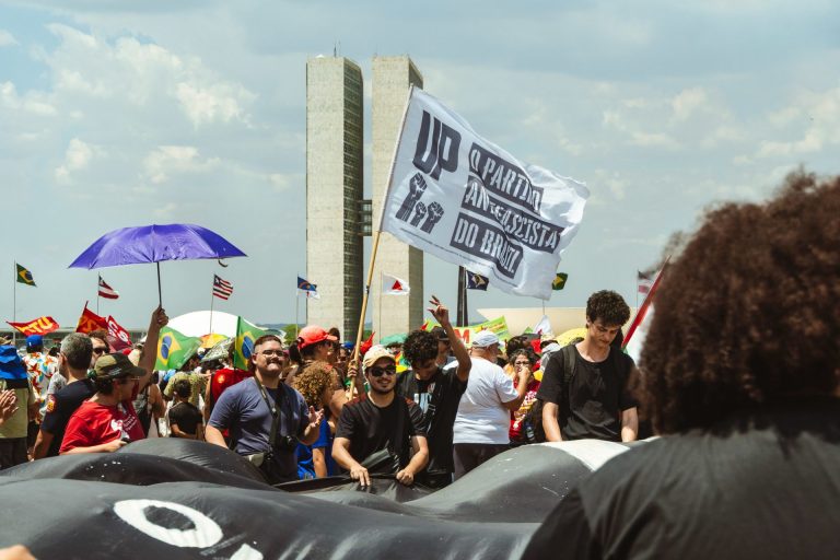 Pressão popular na rua faz Senado rejeitar PEC da Impunidade