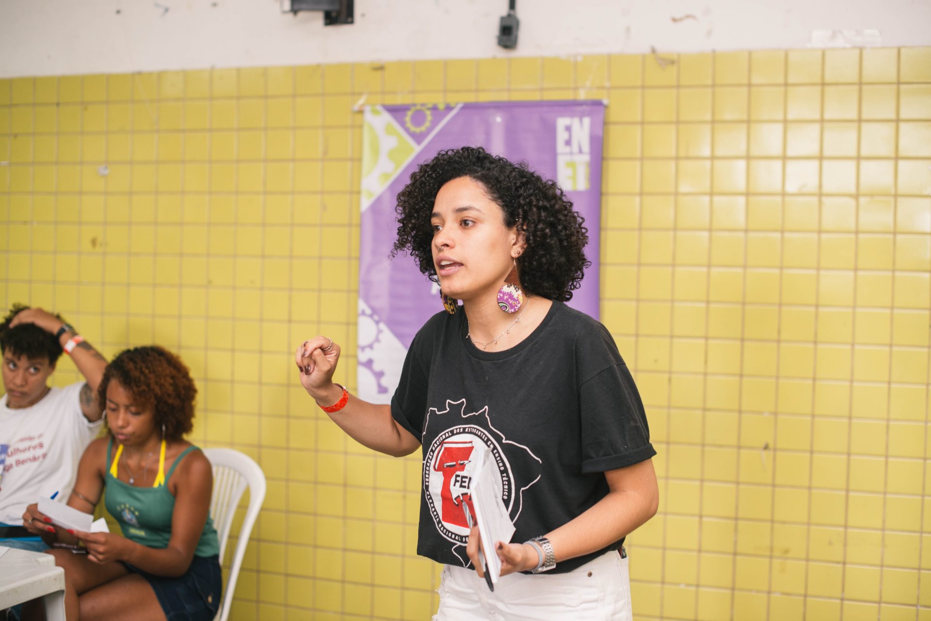 Júlia Cachos, diretora da FENET, no GT Mulheres contra o assédio. Foto: Isabella Tanajura (JAV/BA)