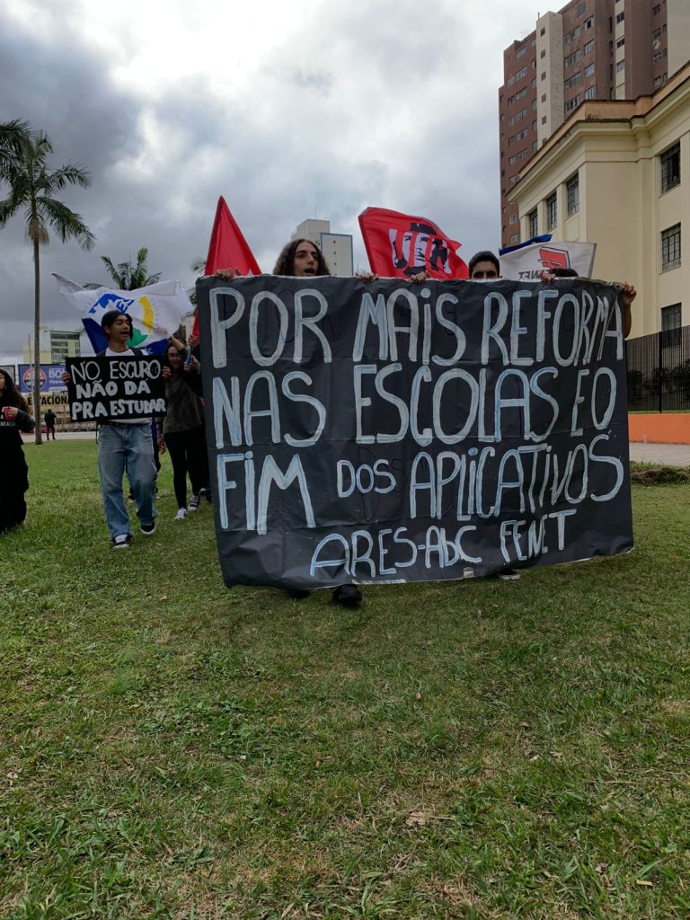 Estudantes de São Paulo se mobilizam contra a "Escola do Futuro" e por mais orçamento na educação. Foto: Beatriz Nogueira/Fenet