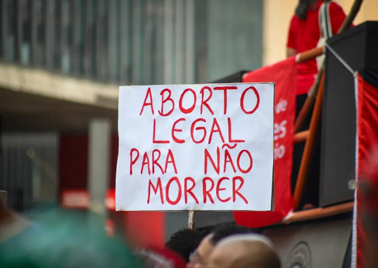No domingo (28/09) povo vai às ruas defender o direito ao aborto seguro e legal a todes. Foto: Lucas Martins/JAV