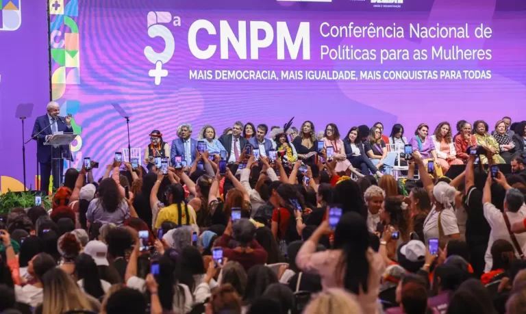 Conferência Nacional de Políticas para as Mulheres escancara organização transfóbica