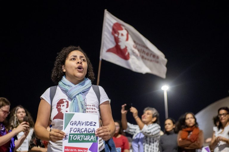 Mobilização das mulheres conquista voto pela descriminalização do aborto no Brasil