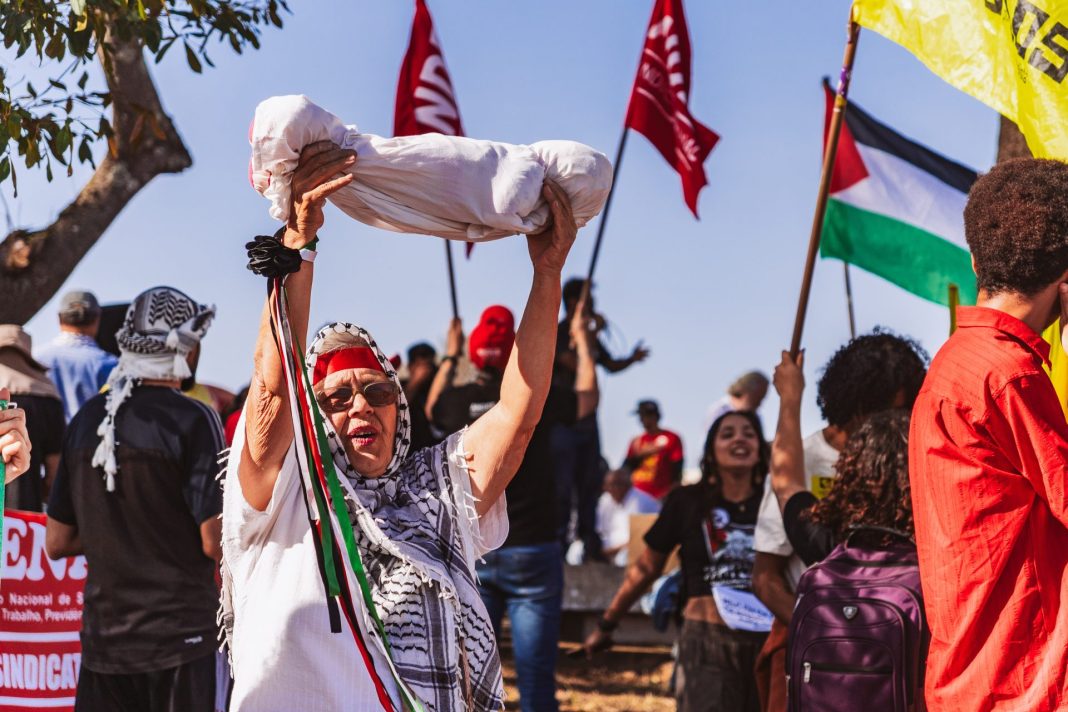 PALESTINA. Mulheres são alvo do genocídio sionista de Israel. Foto: Donavan Sampaio (JAV/DF)