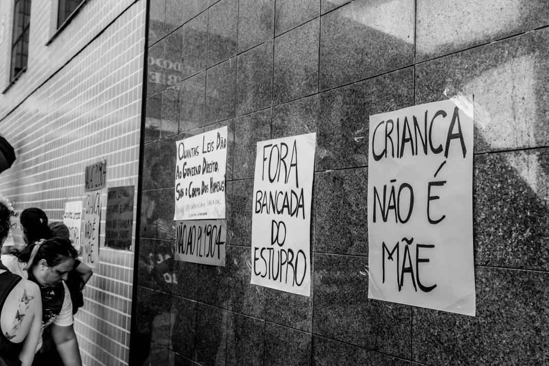 Protesto em Vitória (ES) contra lei antiaborto.