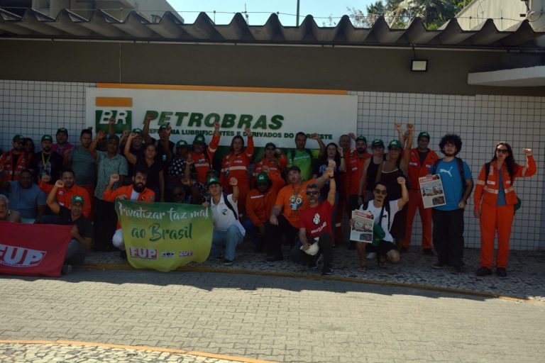 Trabalhadores da Petrobrás lutam contra privatização da PBIO