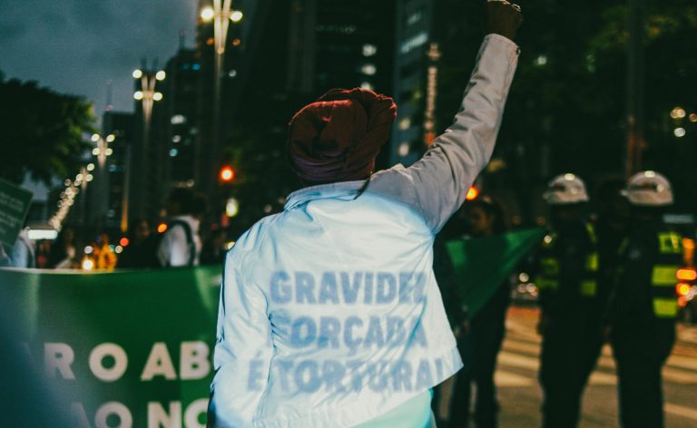 Câmara aprova PDL da pedofilia: um ataque brutal aos direitos mulheres e meninas