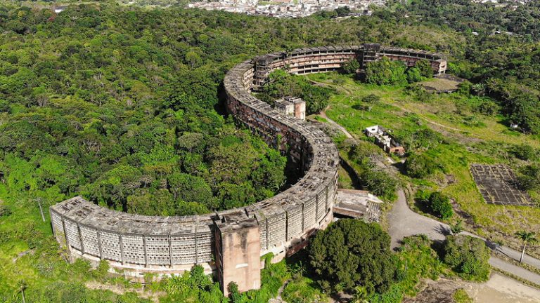 Prédio da FOP abandonado há anos. Foto: Reprodução