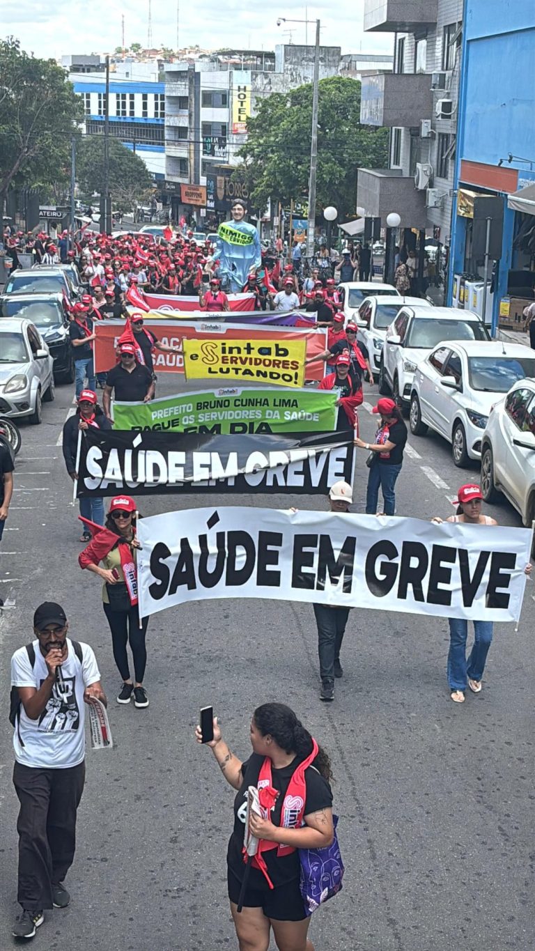 Greve dos servidores em Campina Grande (PB) denuncia descaso com a saúde