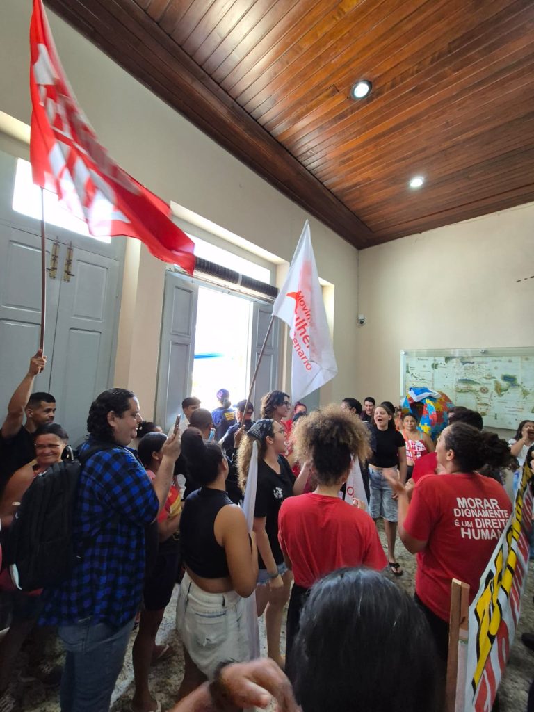 Mulheres ocupam Prefeitura de Natal em manifestação no dia 25 de novembro