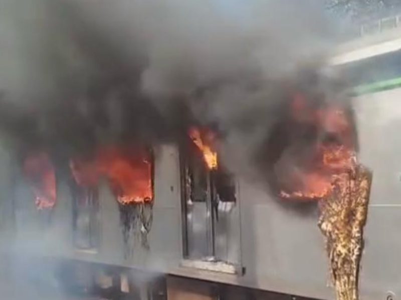 Fogo atingiu um vagão entre as estações Curado I e Alto do Céu - Foto: Reprodução.