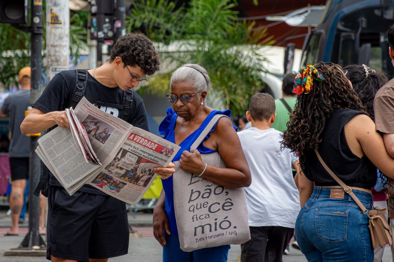 Brigada do Jornal A Verdade durante o Ato na Praça Sete de Setembro (Foto: Maxwell Vilela/JAV-MG)