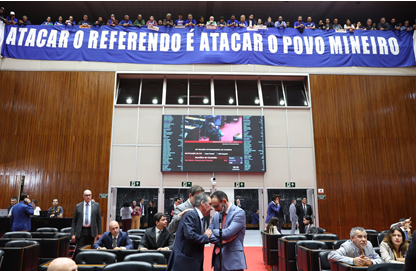 Parlamentares durante votação da pec 24/23 - Foto:illian Dias/ ALMG