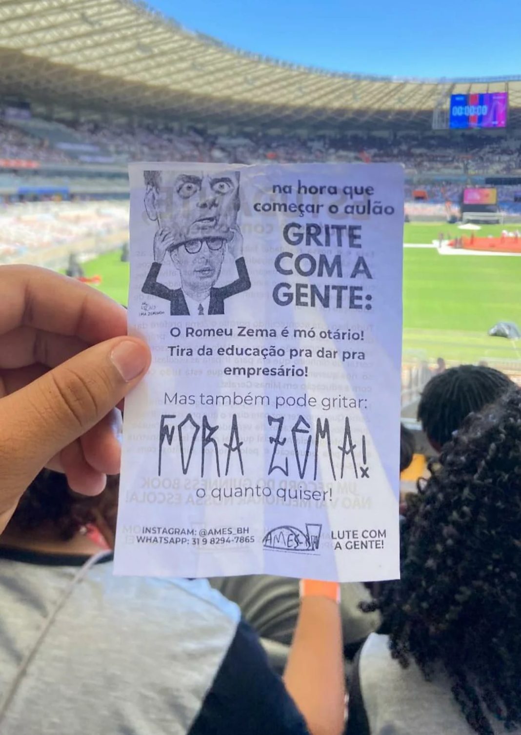 Registro de um estudante mostrando o panfleto distribuído pela AMES-BH