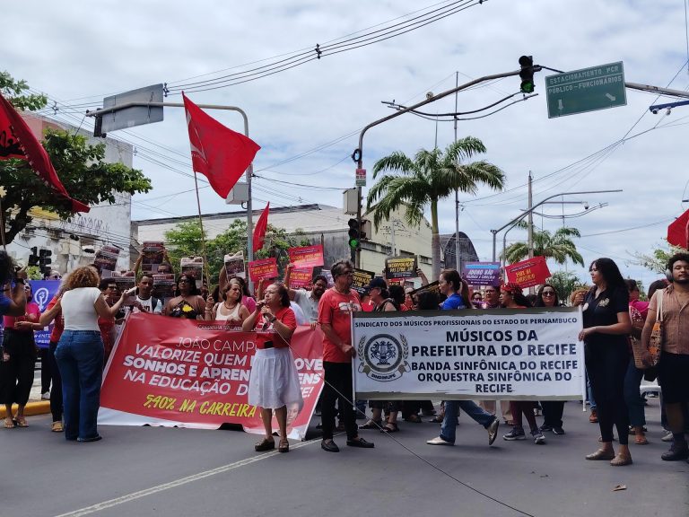 TRABALHADOR UNIDO. Manifestação em frente à Prefeitura do Recife. Foto: Jesse Lisboa (JAV/PE)