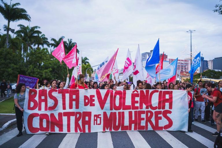 CHEGA DE VIOLÊNCIA. Mulheres não se calarão!. Foto: Diorgenes Pandini