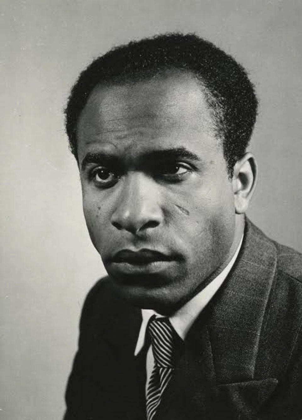 Frantz Fanon, revolucionário anticolonial. Foto: Reprodução