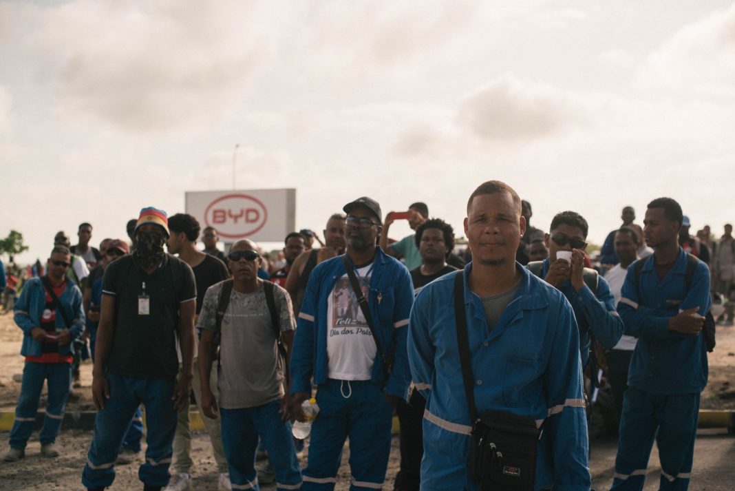 SINDICATO LIVRE. SINDICATO FORTE. Operários enfrentam pelegos e fundam sindicato de luta. Foto: Isabella Tanajura (JAV/BA)