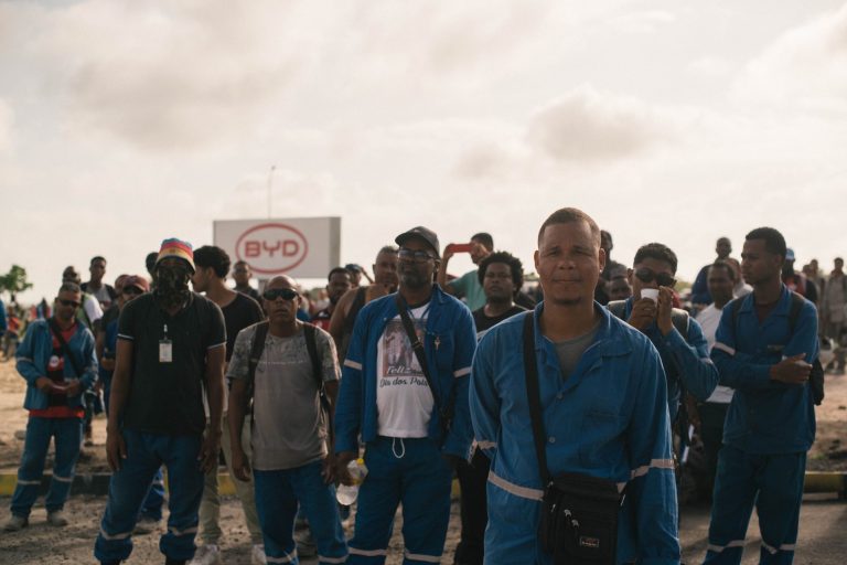 SINDICATO LIVRE. SINDICATO FORTE. Operários enfrentam pelegos e fundam sindicato de luta. Foto: Isabella Tanajura (JAV/BA)