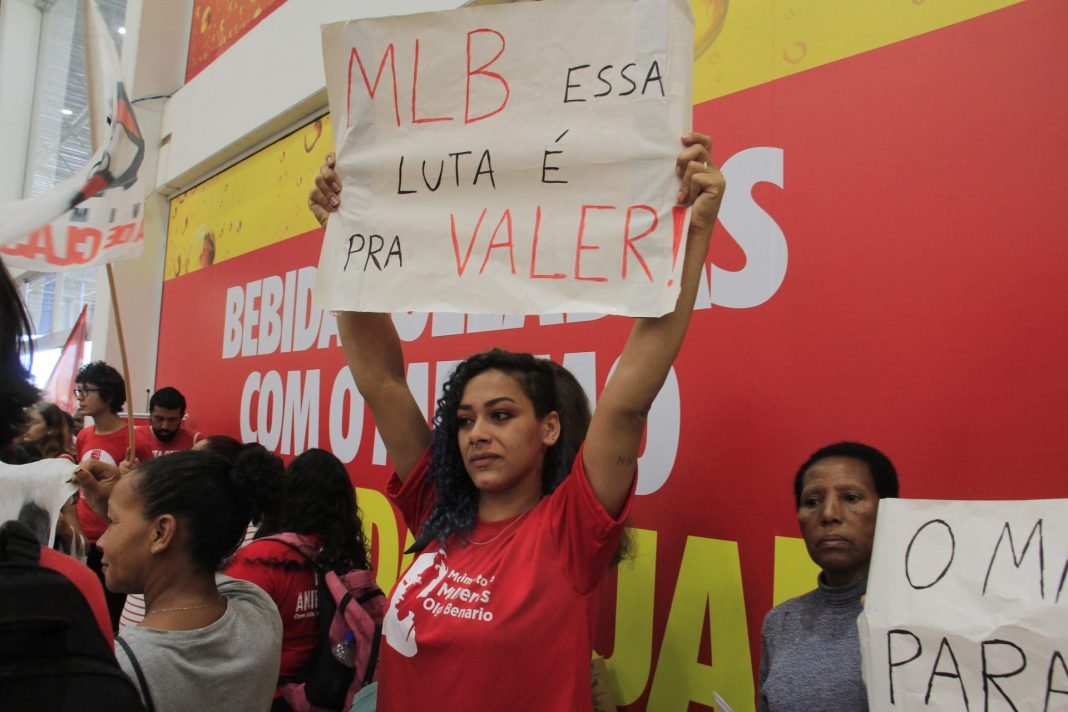 COM LUTA E COM GARRA. Há 26 anos, famílias do MLB lutam por moradia e contra a fome. Foto: JAV/SC