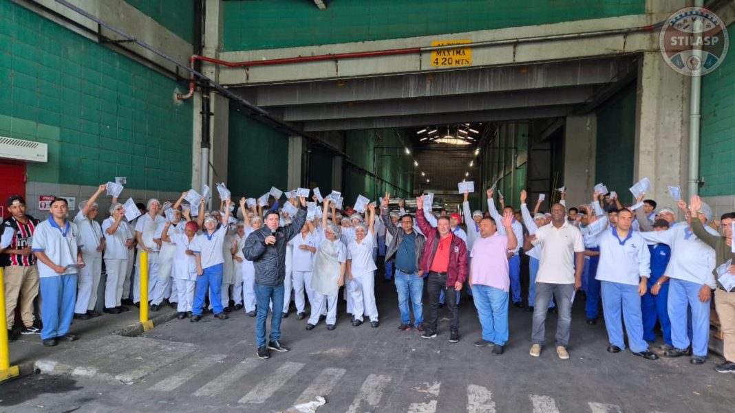 ORGANIZAÇÃO. Operários são a força principal da revolução. Foto: STILASP