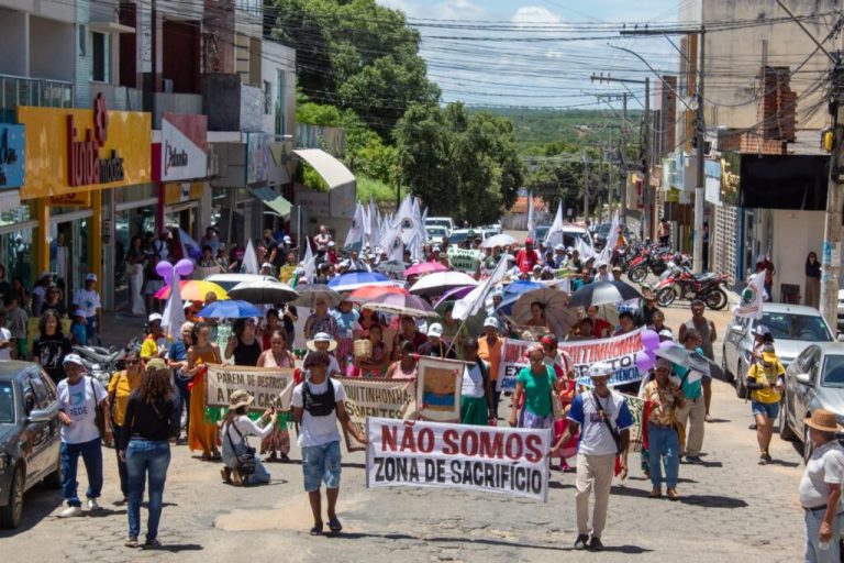 Marcha pelo respeito ao Vale do Jequitinhonha realizada em Araçuaí - MG em dezembro de 2025