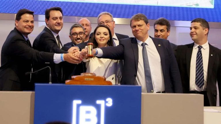 Governo entrega acesso do Porto de Paranaguá à empresas privadas enquanto povo é despejado