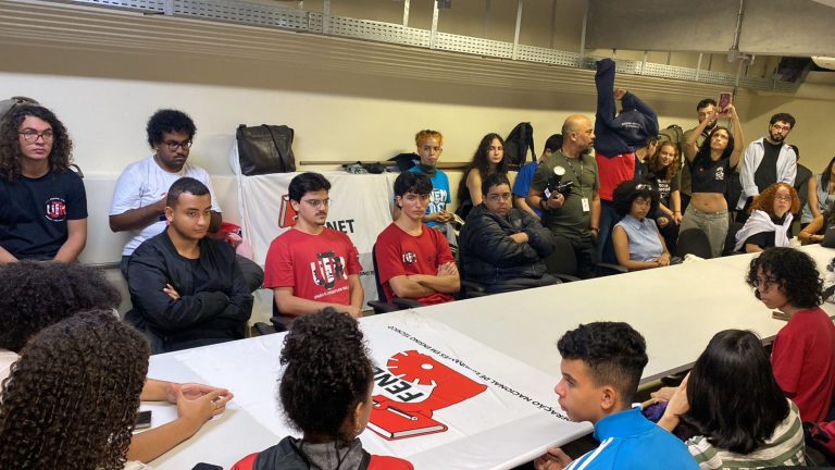 Estudantes ocupam SEDUC de São Paulo