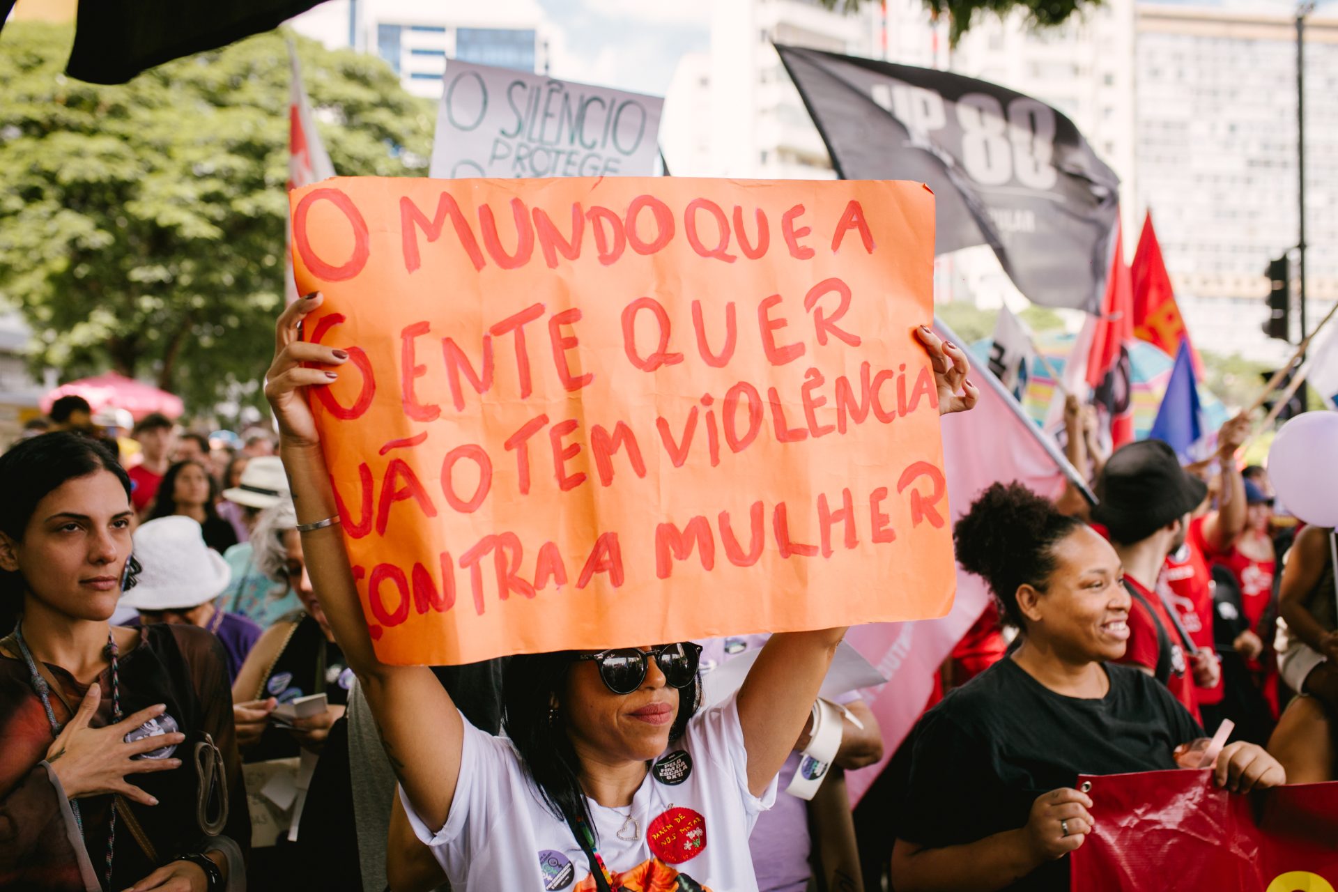 assédio trabalho. BASTA DE VIOLÊNCIA. Mulheres querem o fim dos feminicídios e uma nova sociedade. Foto: Daniel Cotta