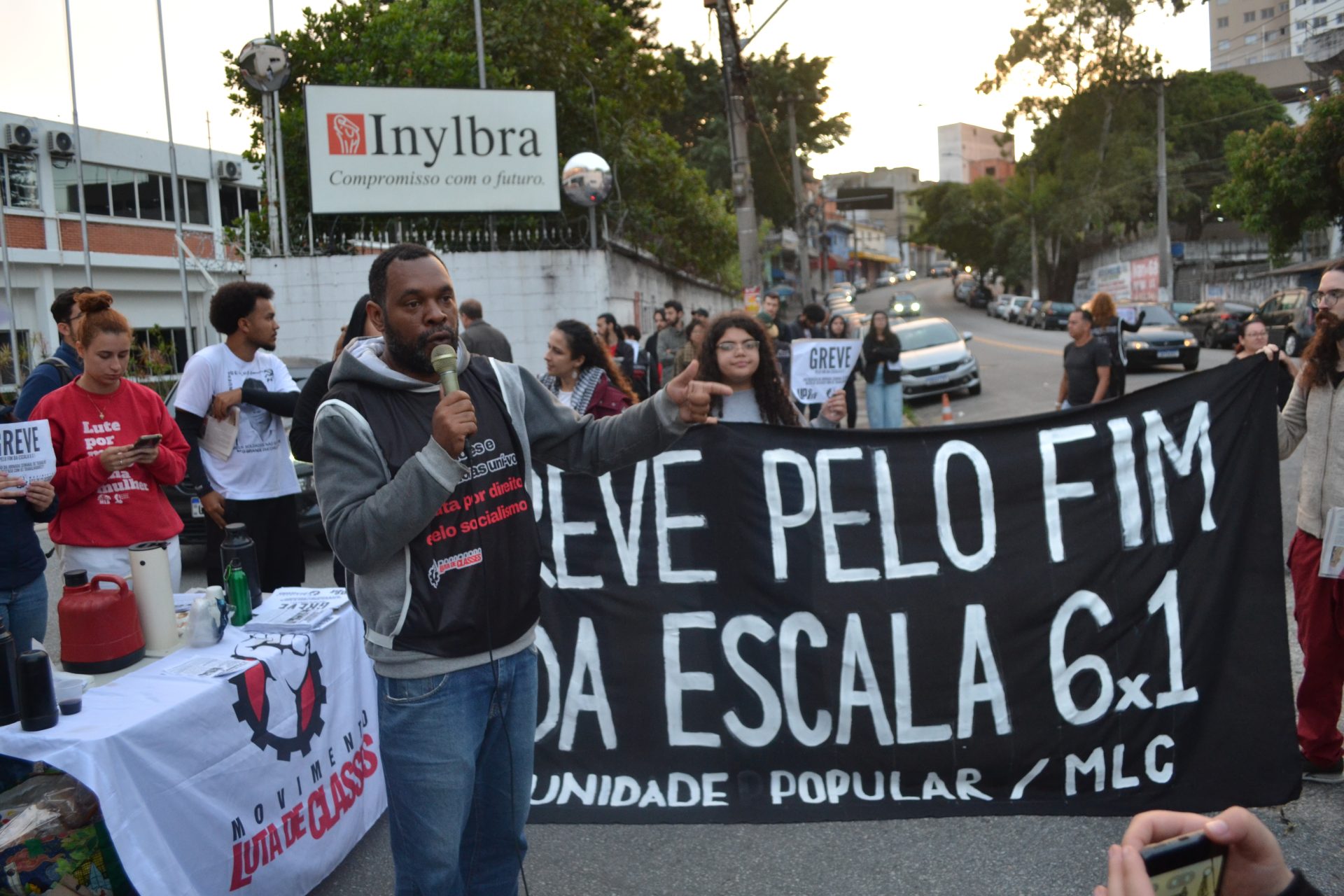 Ápós denúncias de irregularidades, trabalhadores da Inylbra paralisam serviço no último dia 04/03 (Foto: Artur Luz, Jornal A Verdade)