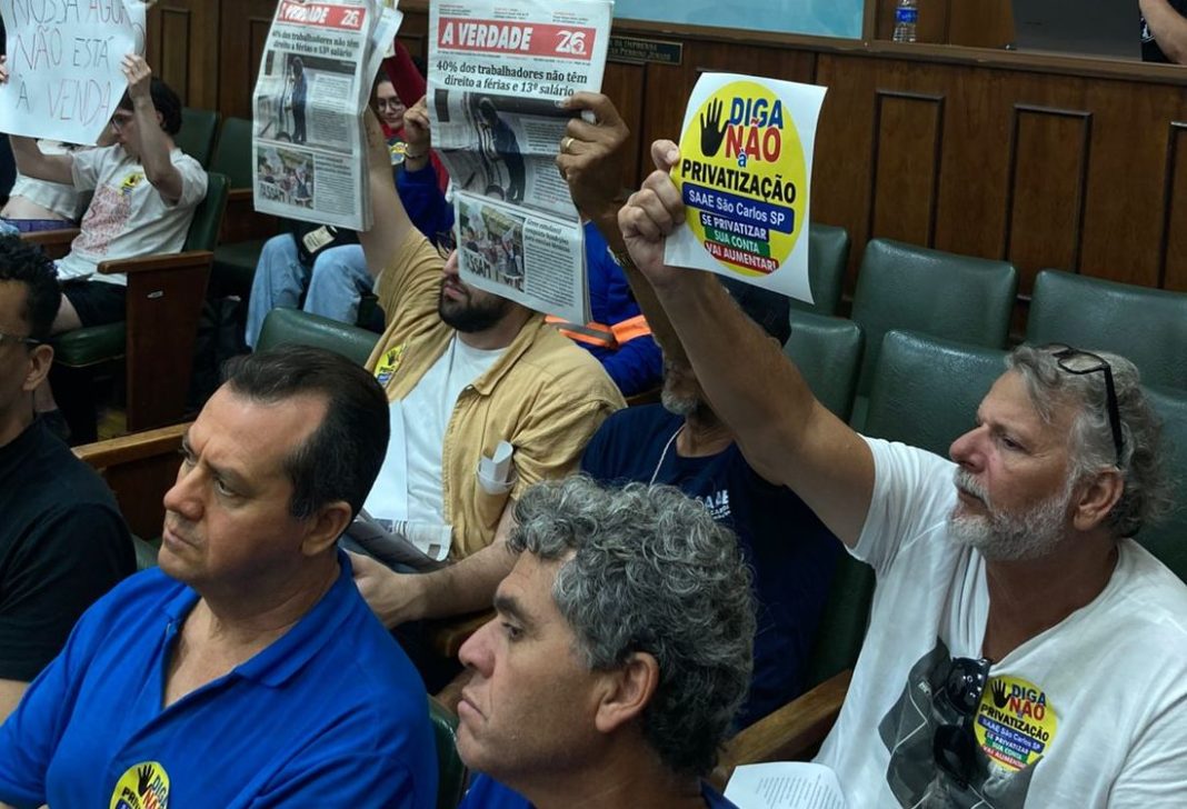 Trabalhadores de São Carlos se mobilizam contra privatização do SAEE (foto: JAV SP)