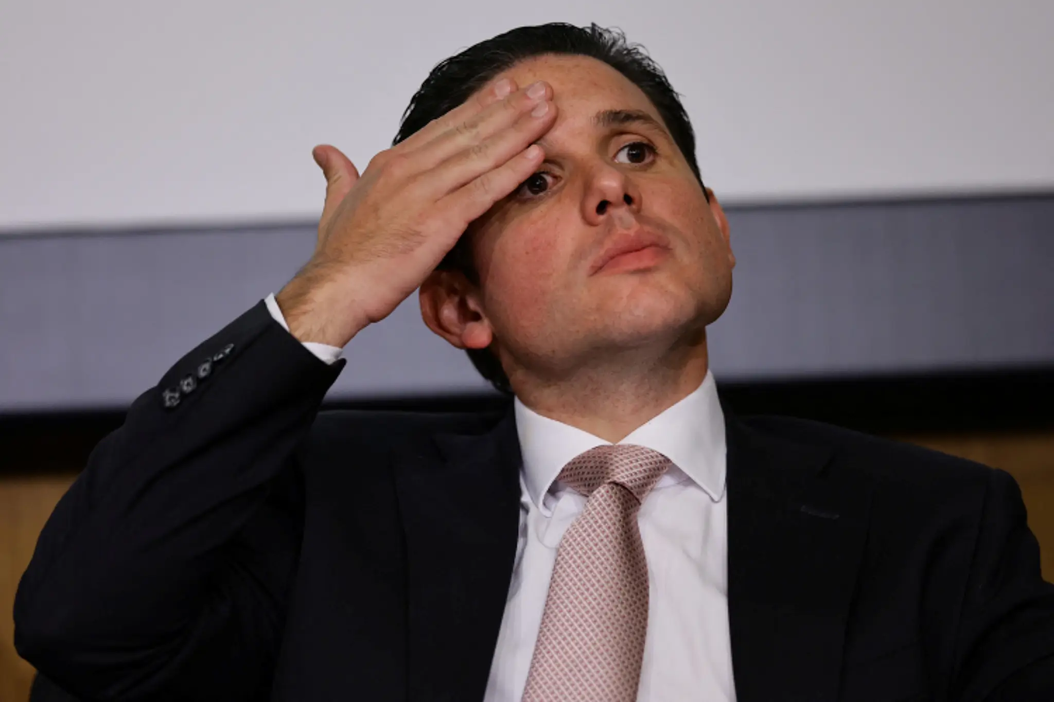 Image for Hugo Motta aumenta próprio salário enquanto servidores de sua cidade não têm reajustes há 10 anos