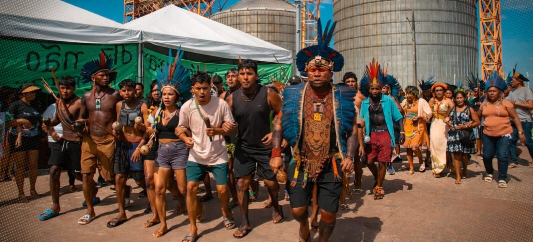 POVOS TAPAJÓS. RESISTÊNCIA. Indígenas impedem entrega de rios amazônicos ao agronegócio. Foto: Kevin Gonzalez