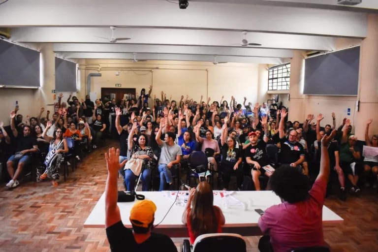 MOBILIZAÇÃO. Servidores cobram cumprimento de acordo. Foto: Cristopher Dalla Lana (Assufrgs)