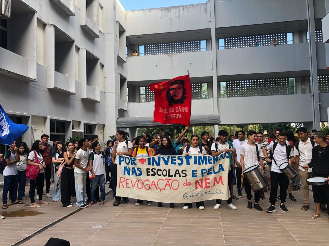 Estrutura escolas. VOLTA ÀS AULAS. Alunos sofrem com escolas sucateadas. Foto: UEMS